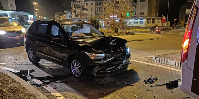 Frauenfeld TG - Fahrunfähig im Kreisel verunfallt