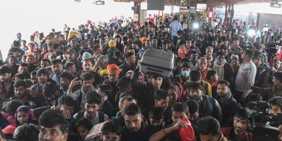 Auf dem Bahnhof von Neu-Delhi herrschte dichtes Gedränge, als es zu der Massenpanik gekommen war.