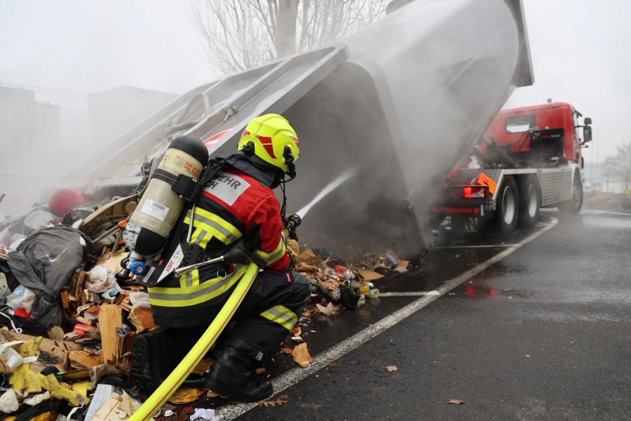 Ein Abfallsack mit mutmasslich Elektronikabfällen führte zum Brand.