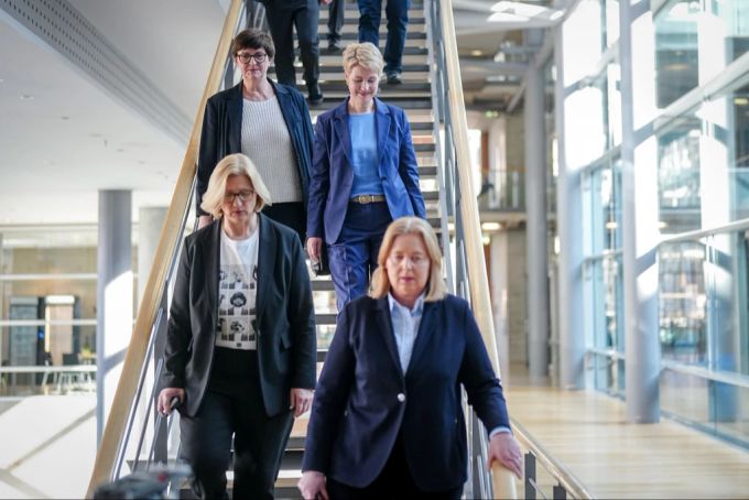 Die SPD will auf einem vorgezogenen Parteitag über die neue Führung abstimmen. spd