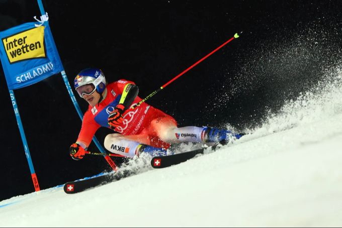 Marco Odermatt steigert sich beim Nacht-Riesen in Schladming im zweiten Lauf deutlich. Marco Odermatt