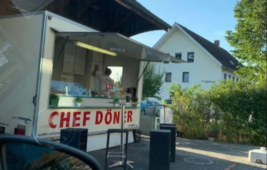 Beim Dönerladen handelt es sich um diesen Stand in Möhlin AG.