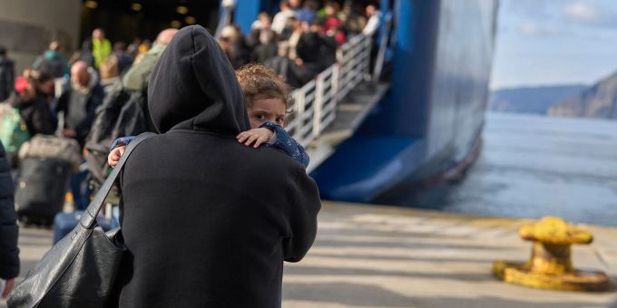 Die Fähren nach Athen sind ausgebucht. Santorini