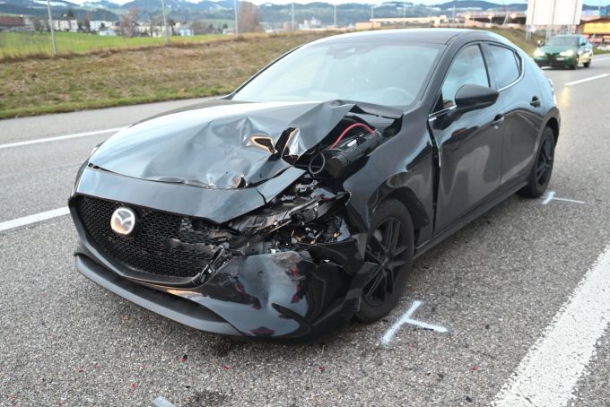 Bei dem Unfall wurden beide Fahrzeuge beschädigt. Unfall
