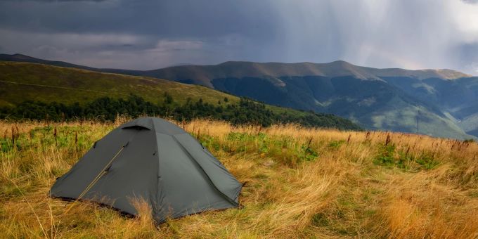Auch bei schlechtem Wetter können Sie die Natur geniessen. Outdoor Camping