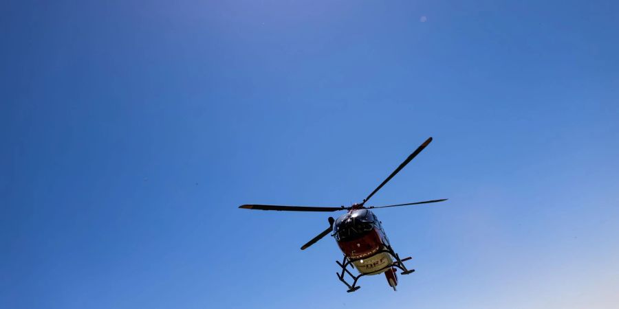 Zwei Rettungshubschrauber sowie mehrere Notärzte und Rettungswagen waren an der Unfallstelle im Einsatz. (Symbolbild)