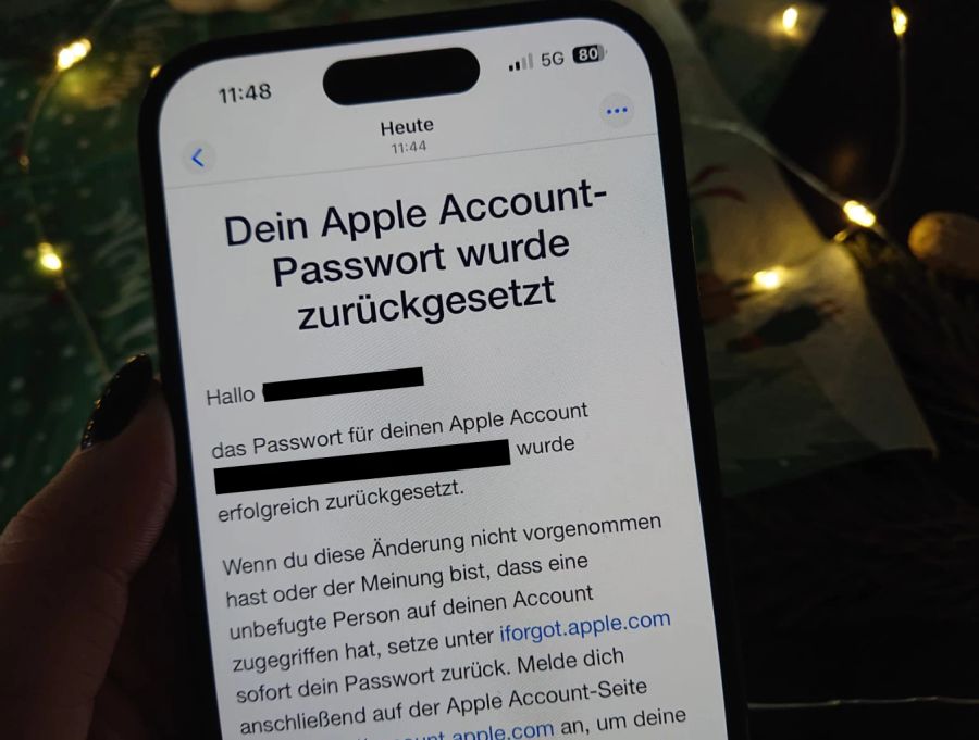 Nach vier Tagen setzt Apple dem Kunden das Passwort zurück.