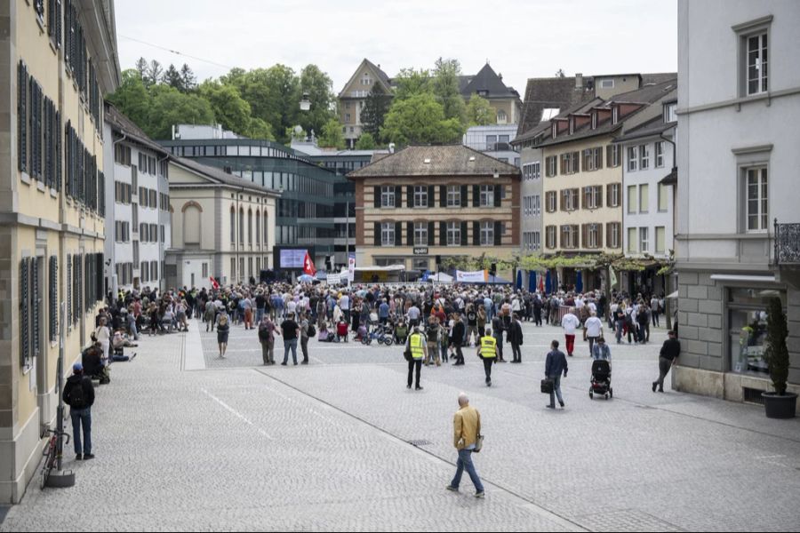 Eine Demonstration gegen Corona-Massnahmen vereinzelter Freiheitstrychler und Massnahmenkritiker im Mai 2023 in Winterthur.