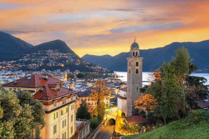 Ferien in Lugano, Schweiz im Morgengrauen des Herbstes. Lugano