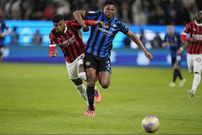 Denzel Dumfries spielt bei Inter mit Yann Sommer zusammen. Yann Sommer