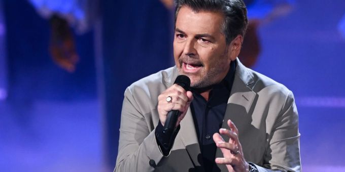 Thomas Anders erlebte eine Überraschung in einem Kaufhaus. thomas anders mit mikrophon