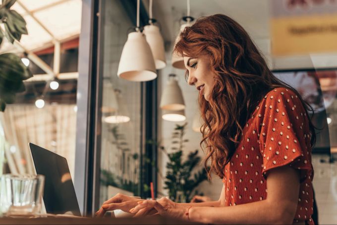 Wer sich heute weiterbilden will, muss nicht mehr vor Ort sein, sondern kann digital an der Weiterbildung teilnehmen. Weiterbildung