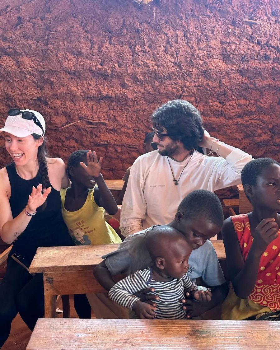 Bei Aurora Ramazzotti und diesen Kindern herrscht ausgelassene Stimmung.