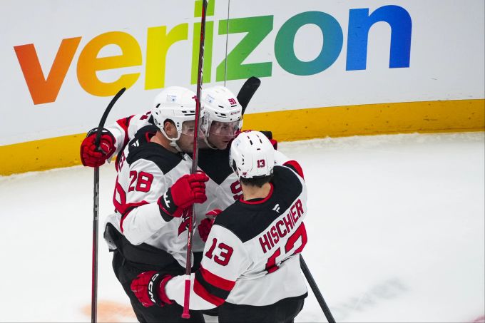 Nico Hischier darf in der NHL endlich wieder mit den Devils jubeln. NHL