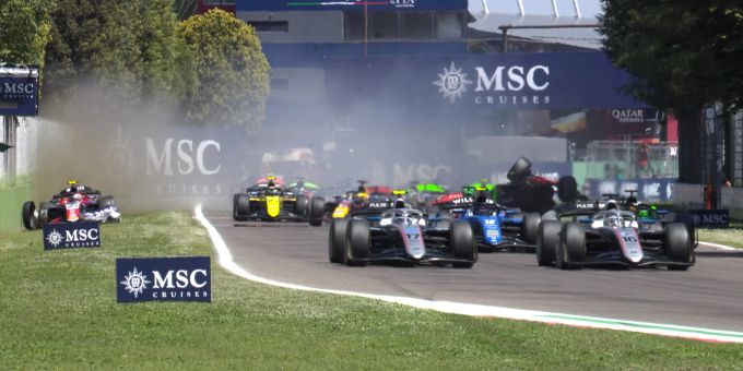 Start-Unfall - Colapinto gewinnt F2-Sprint in Imola, Maloney Dritter