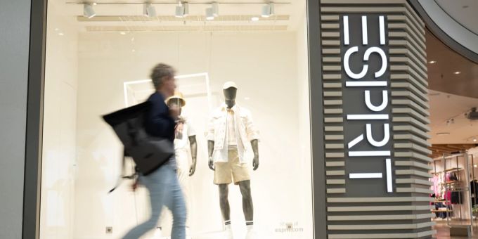 Das Unternehmen hat für seine Obergesellschaft, die Esprit Europe GmbH, sowie sechs weitere deutsche Töchter Anträge auf Insolvenz in Eigenverwaltung beim Amtsgericht Düsseldorf gestellt. insolvenz esprit