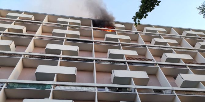 Brand in Mehrfamilienhaus.