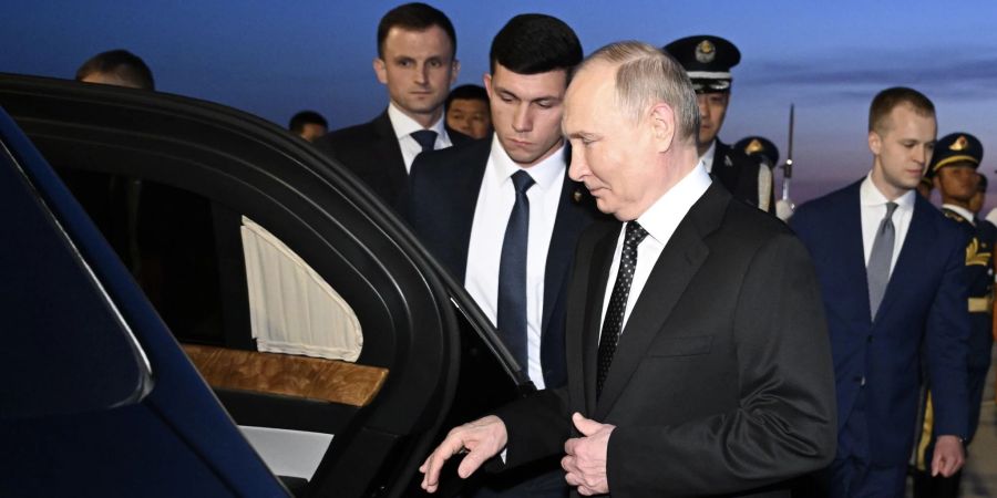 Russlands Präsident Wladimir Putin ist zu einem zweitägigen Staatsbesuch in China eingetroffen.