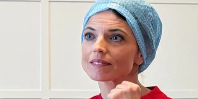 Wie bitte? - Beauty-Doc empfiehlt SRF-Frau Mona Vetsch Botox