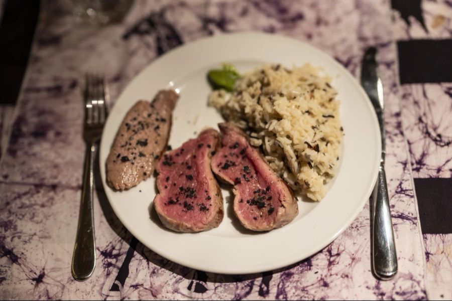 Schaffen es die Schweizer, weniger Fleisch pro Woche zu essen? (Symbolbild)