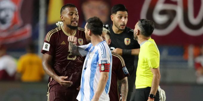 Lionel Messi feiert sein Comeback für Argentinien – zum Sieg reicht es aber nicht. Lionel Messi