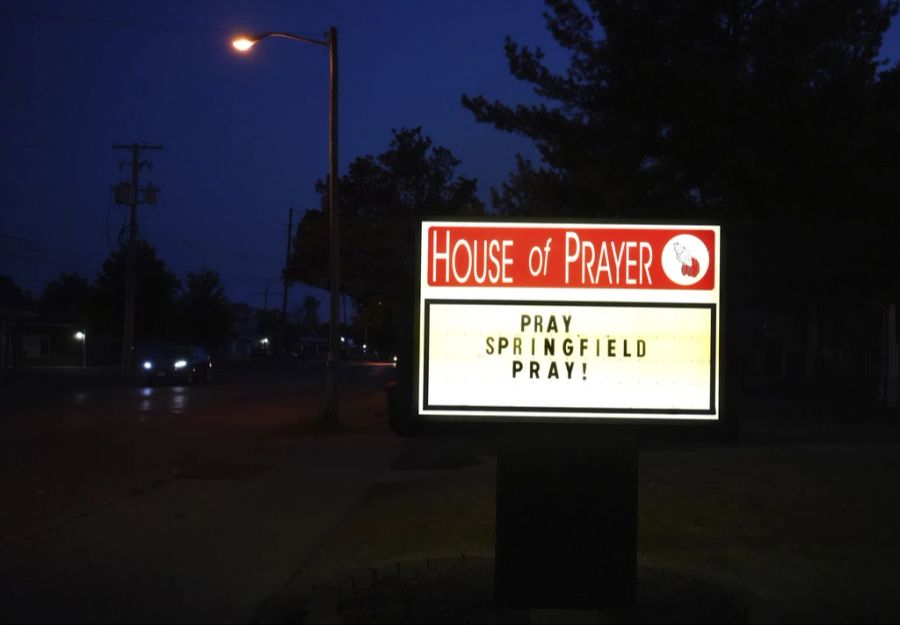 In Springfield wird bei der haitianischen Kirche zum Beten aufgerufen.