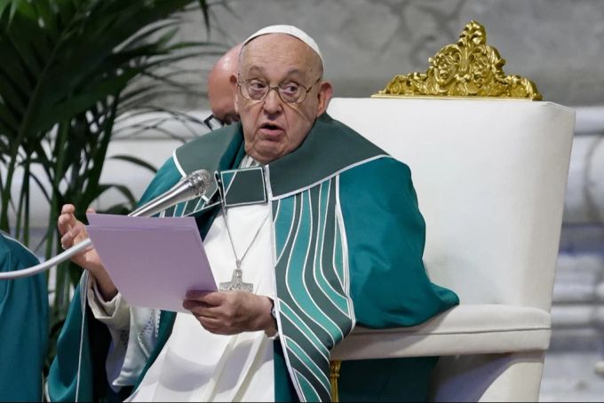 Papst Franziskus ist selbst ein Kind von Einwanderern. papst bei messe