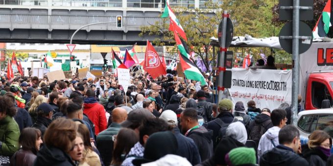 Deutschland - Gedenken und Proteste zum Jahrestag des Hamas-Überfalls