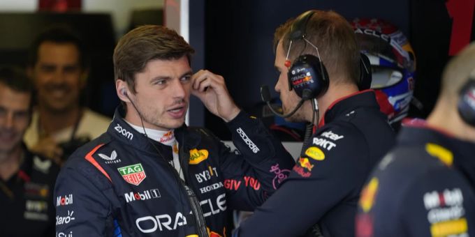 Hat die WM-Führung inne und verteidigt sie mit allen Mitteln: Red Bulls Max Verstappen. Formel 1 Max Verstappen