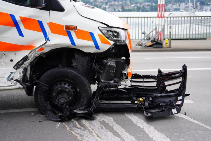Unfall beim Bahnhof Tiefenbrunnen