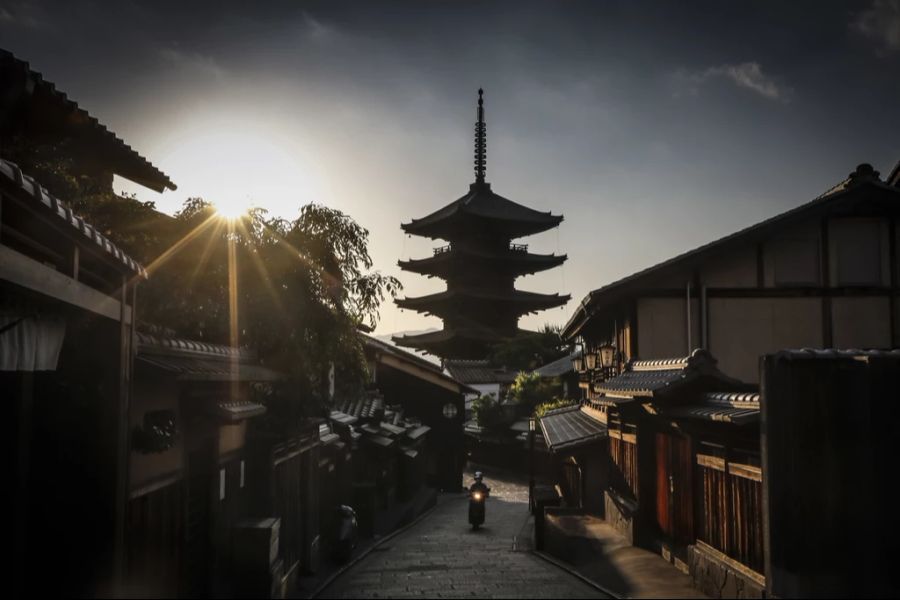 Kyoto und Tokio würden laut dem Reiseführer «Fodro» allmählich unter Massentourismus leiden.