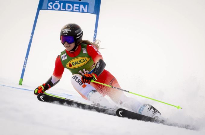 Camille Rast während des ersten Laufs auf dem Rettenbachgletscher. Camille Rast