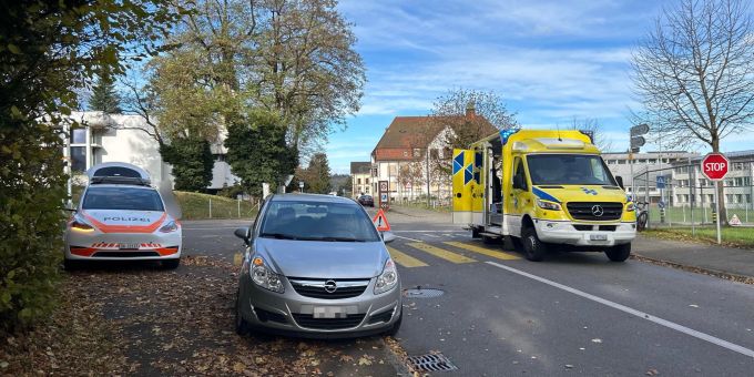 Niederuzwil: Unfall zwischen Velo und Auto. Niederuzwil: Unfall
