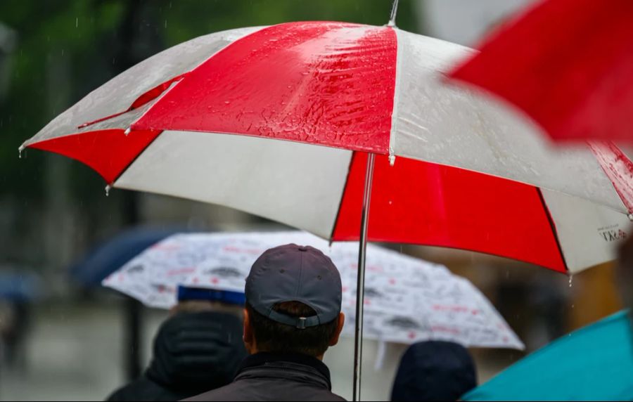 In der Schweiz werden in den kommenden Tagen immer wieder Gewitter erwartet. (Symbolbild)