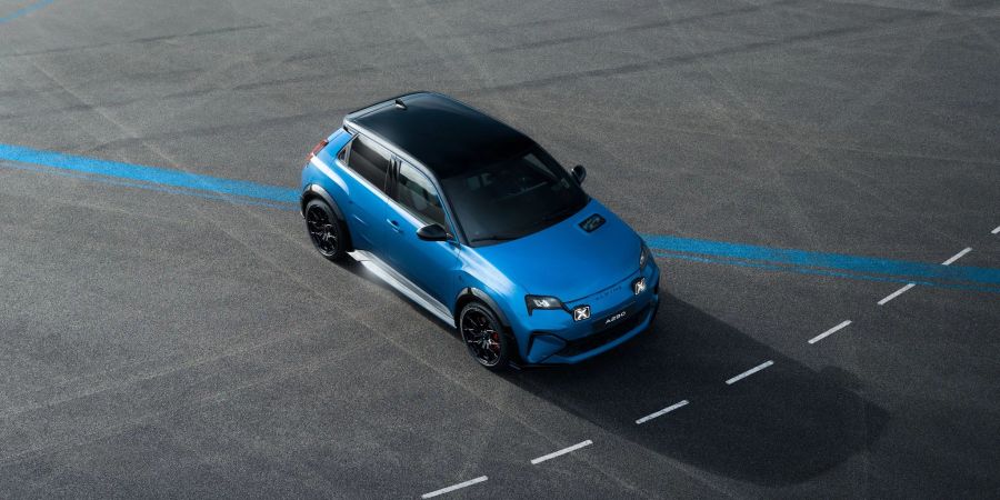 Alpine startet ins Elektrozeitalter und enthüllt die A290, ihr erstes E-Auto das noch in diesem Jahr auf den Markt kommen soll.