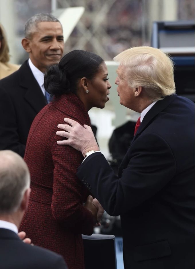 Donald Trump begrüsst Michelle Obama vor seiner Amtseinführung. Trump