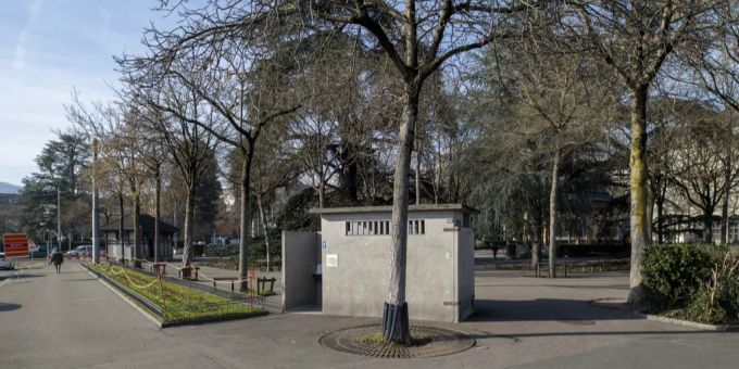 Das Pissoir am Bürkliplatz ist baugleich zu dem am Kanzleiareal. (Archivbild) Pissoirgebäude Bürkliplatz