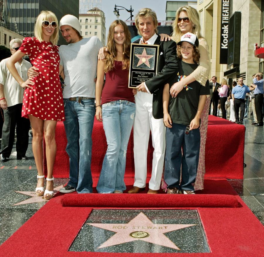 Eine Aufnahme aus 2005 zeigt Rod Stewart mit seiner Familie. Vorne rechts: Der junge Liam. (Archivbild)