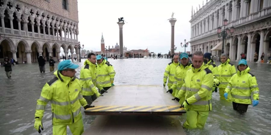 Aufräumarbeiten in Venedig