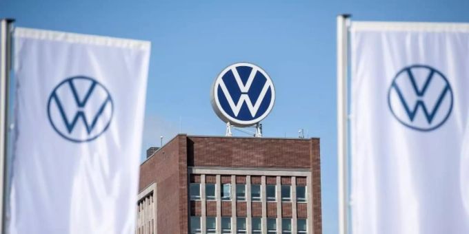 Dieselfahrer gehen wegen manipulierter Abgaswerte per Musterklage gegen die Volkswagen AG vor. abgas vw dieselskandal