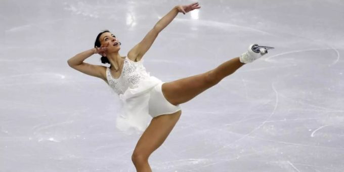Bei der Nebelhorn Trophy in Oberstdorf landete Nicole Schott auf dem Treppchen. Foto: Sergei Grits/AP Bei der Nebelhorn Trophy in Oberstdorf landete Nicole Schott auf dem Treppchen. Foto: Sergei Grits/AP