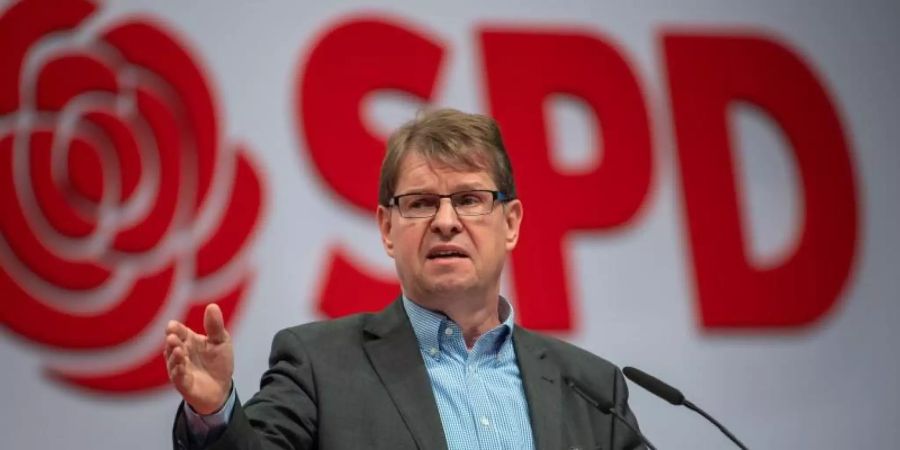 Schleswig-Holsteins SPD-Fraktionschef Ralf Stegner ist für einen mittelfristigen Zusammenschluss mit der Linken. Foto: Bernd von Jutrczenka/dpa