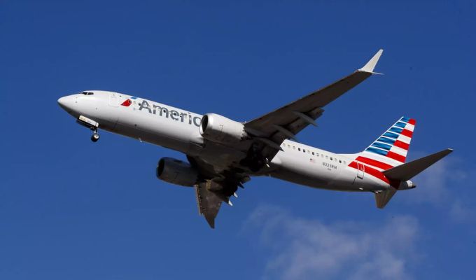 Eine Boeing 737 Max 8 von American Airlines landet am 12. März 2019 auf dem Flughafen La Guardia in New York. dennis muilenburg