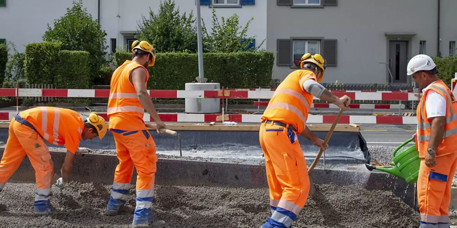 Die Anzahl der Stellen in der Schweiz hat nicht zuletzt dank der brummenden Bauwirtschaft weiter zugenommen. (Archivbild)
