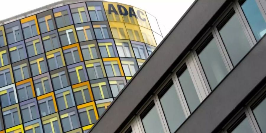 Die Mitgliederversammlung des ADAC hat eine Anhebung des Mitgliederbeitrages beschlossen. Foto: Peter Kneffel/dpa