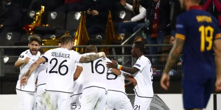 Der Wolfsberger AC feiert das 1:1 gegen AS Rom wie ein Sieg. Foto: Erwin Scheriau/APA/dpa