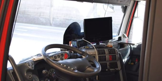 Insgesamt wurden durch drei Chauffeure 58 Verstösse begangen. Zwei Chauffeure waren ohne Berechtigung unterwegs. Kontrolle