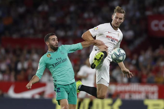 Real Madrids Dani Carvajal und Sevillas Luuk de Jong. APTOPIX