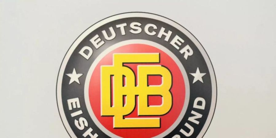 Das Logo des Deutschen Eishockey-Bundes DEB. Foto: Tobias Hase/dpa