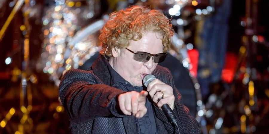 Schwarz oder weiss? - Simply Reds Antwort heisst «Blue Eyed Soul». Foto: Axel Heimken/dpa Pool/dpa